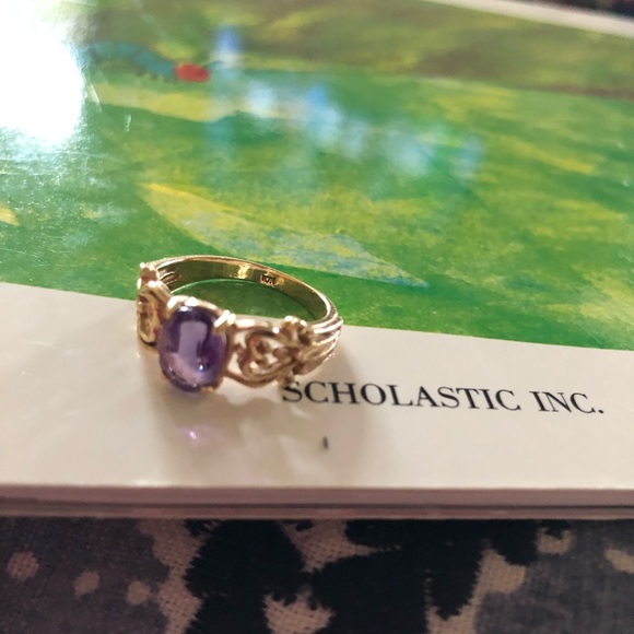 Jewelry - 10k gold amethyst ring 6